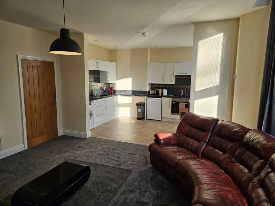 Carlisle City Centre. Spacious Apartment. Ideal Location. Exterior photo